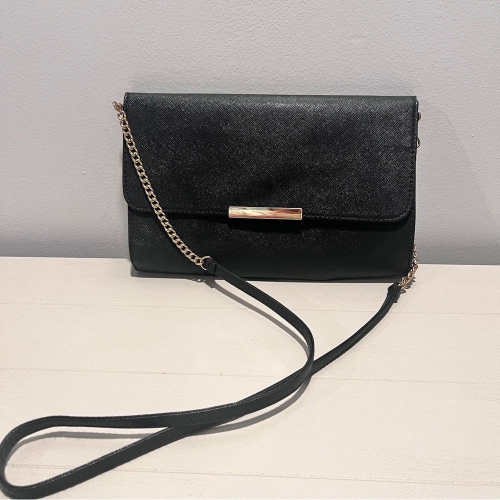 H&M Black Shimmer Gold Chain Clutch Purse New Years Dress Should Bag